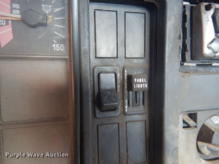 image for item DH5238 2002 International 4700  tow truck