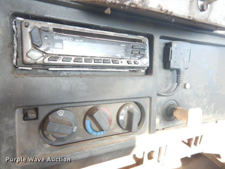 image for item DH5238 2002 International 4700  tow truck