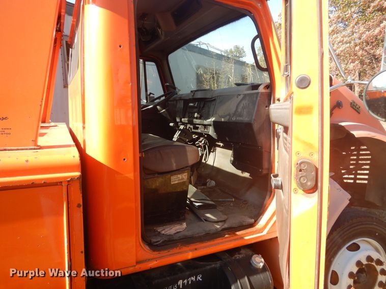 image for item DH5238 2002 International 4700  tow truck