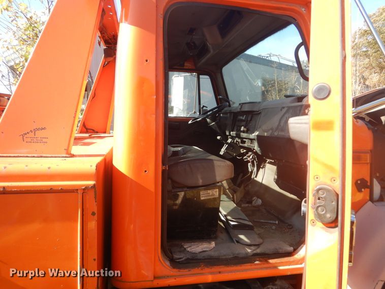 image for item DH5238 2002 International 4700  tow truck