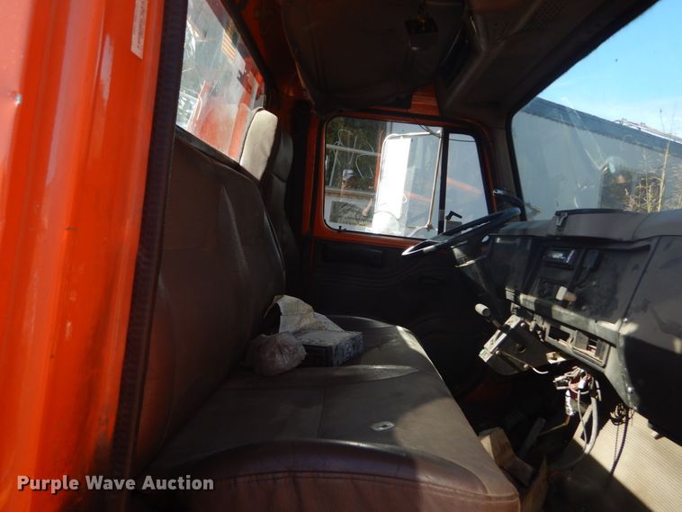 image for item DH5238 2002 International 4700  tow truck