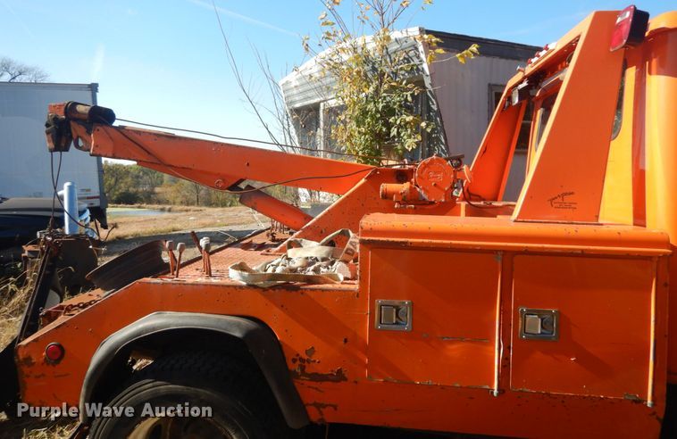 image for item DH5238 2002 International 4700  tow truck