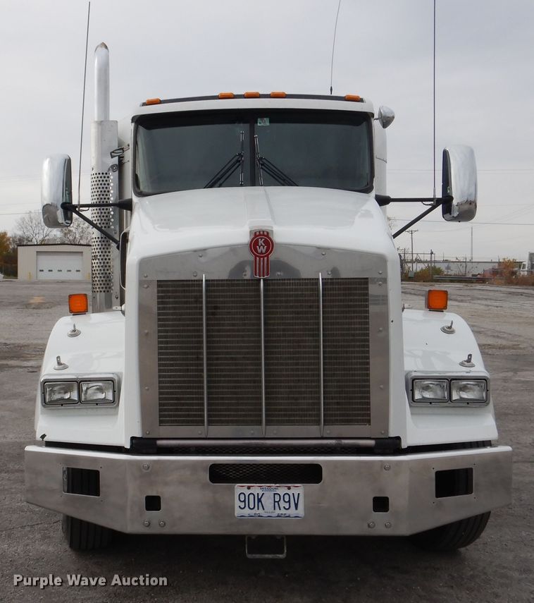 image for item DH7021 2012 Kenworth T800  semi truck