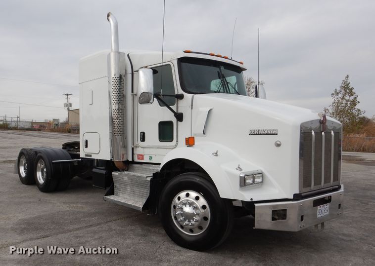 image for item DH7021 2012 Kenworth T800  semi truck
