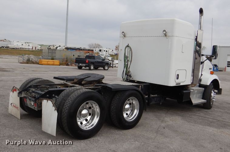 image for item DH7021 2012 Kenworth T800  semi truck