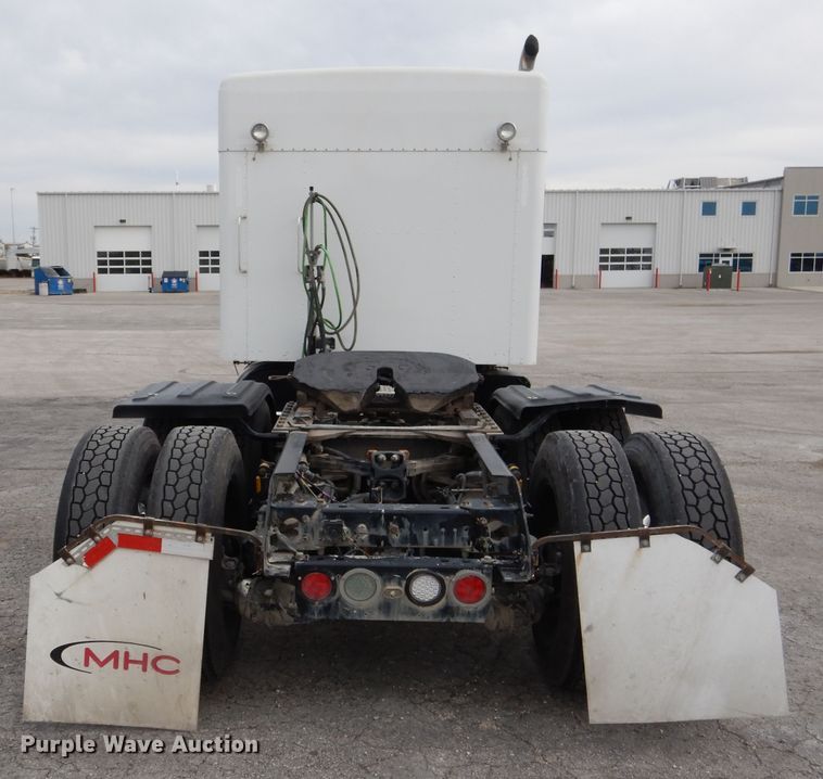 image for item DH7021 2012 Kenworth T800  semi truck