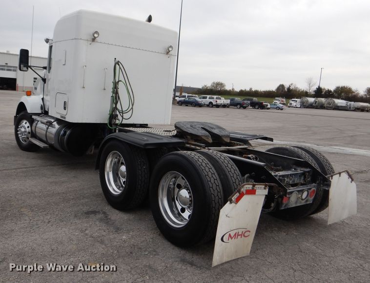 image for item DH7021 2012 Kenworth T800  semi truck