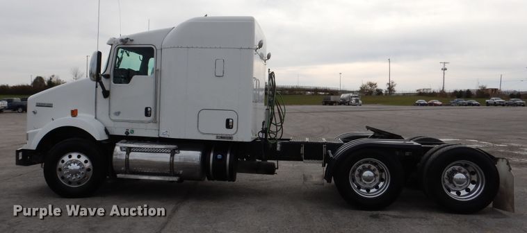 image for item DH7021 2012 Kenworth T800  semi truck