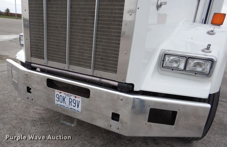 image for item DH7021 2012 Kenworth T800  semi truck