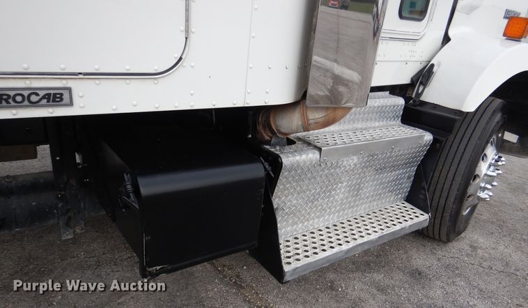 image for item DH7021 2012 Kenworth T800  semi truck