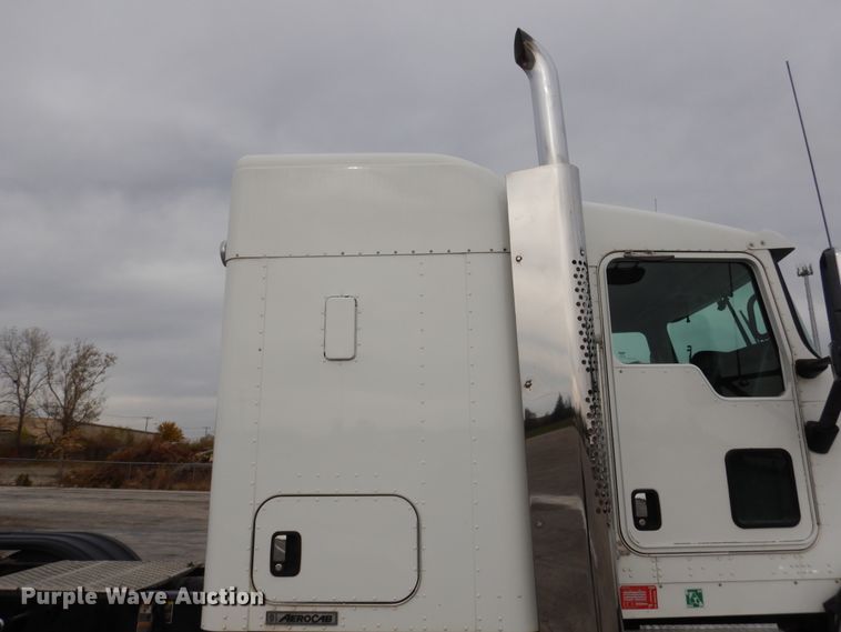 image for item DH7021 2012 Kenworth T800  semi truck
