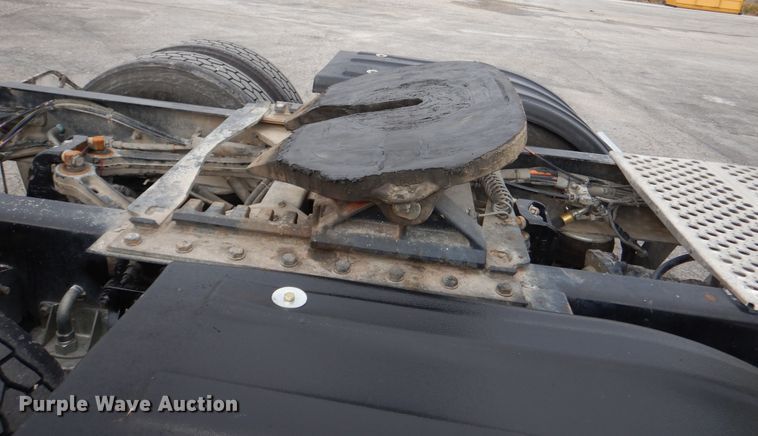 image for item DH7021 2012 Kenworth T800  semi truck