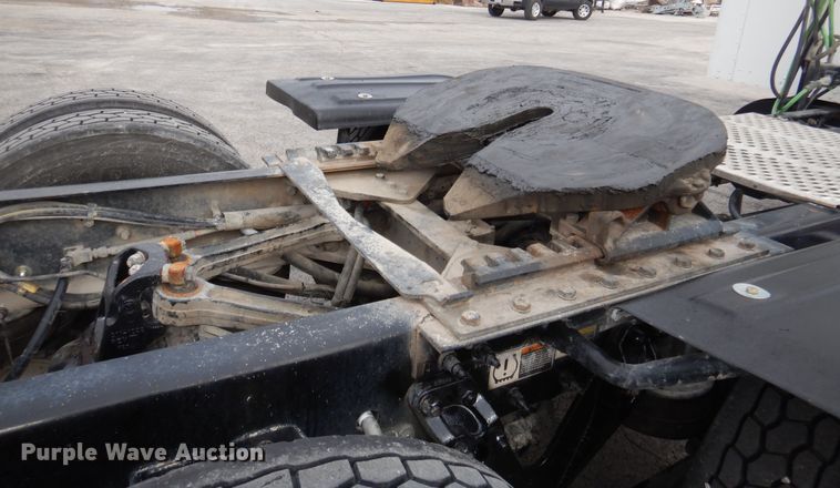 image for item DH7021 2012 Kenworth T800  semi truck