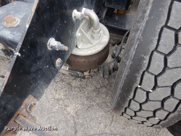 image for item DH7021 2012 Kenworth T800  semi truck