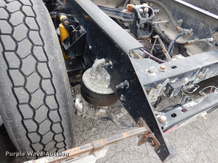 image for item DH7021 2012 Kenworth T800  semi truck