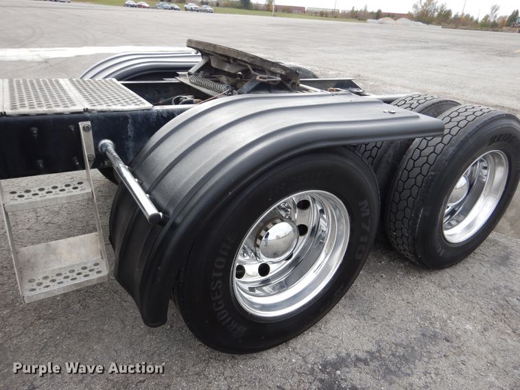 image for item DH7021 2012 Kenworth T800  semi truck