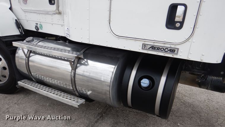 image for item DH7021 2012 Kenworth T800  semi truck