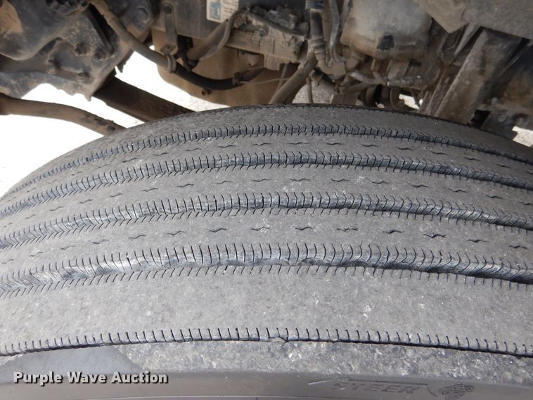 image for item DH7021 2012 Kenworth T800  semi truck