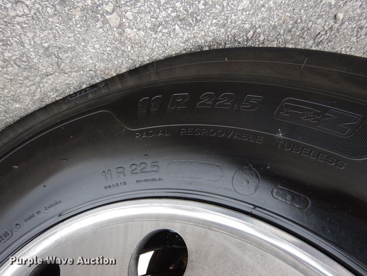 image for item DH7021 2012 Kenworth T800  semi truck