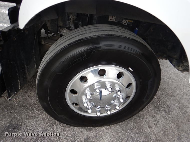 image for item DH7021 2012 Kenworth T800  semi truck