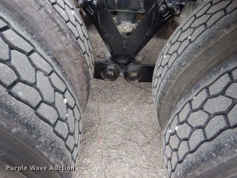 image for item DH7021 2012 Kenworth T800  semi truck