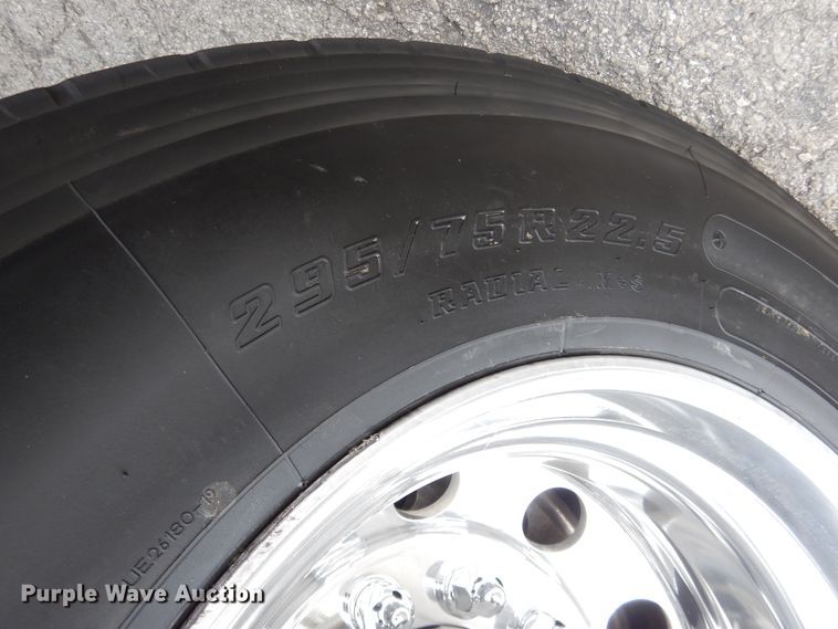 image for item DH7021 2012 Kenworth T800  semi truck