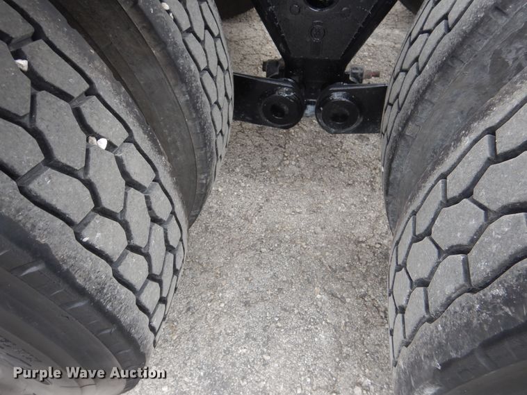 image for item DH7021 2012 Kenworth T800  semi truck