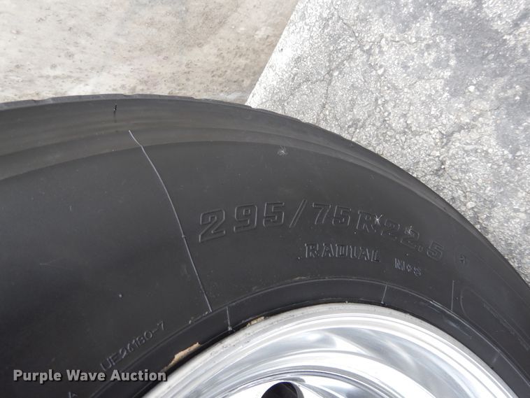 image for item DH7021 2012 Kenworth T800  semi truck