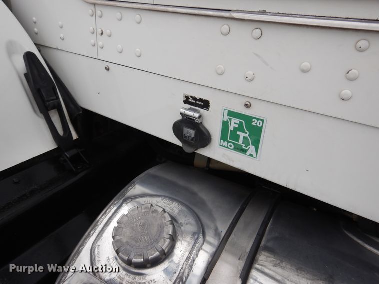 image for item DH7021 2012 Kenworth T800  semi truck