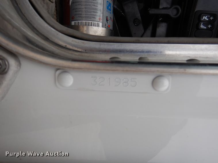 image for item DH7021 2012 Kenworth T800  semi truck