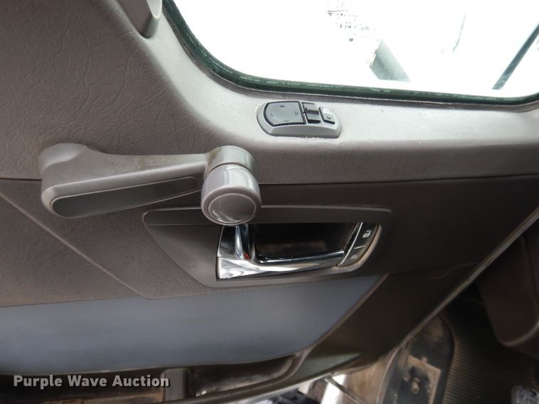 image for item DH7021 2012 Kenworth T800  semi truck