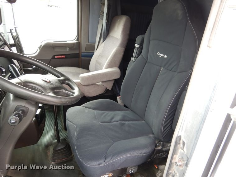 image for item DH7021 2012 Kenworth T800  semi truck