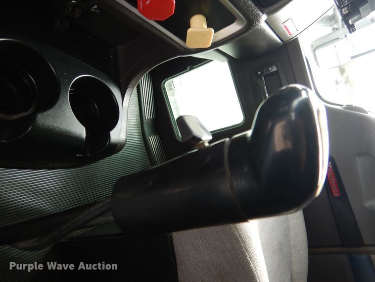 image for item DH7021 2012 Kenworth T800  semi truck