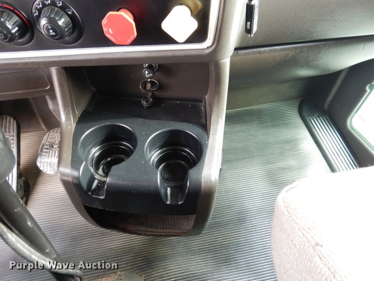 image for item DH7021 2012 Kenworth T800  semi truck