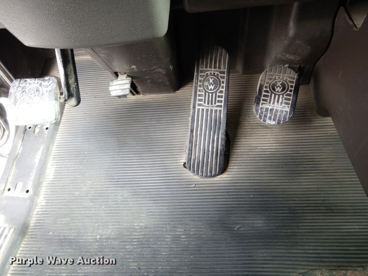 image for item DH7021 2012 Kenworth T800  semi truck