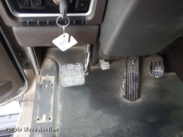 image for item DH7021 2012 Kenworth T800  semi truck