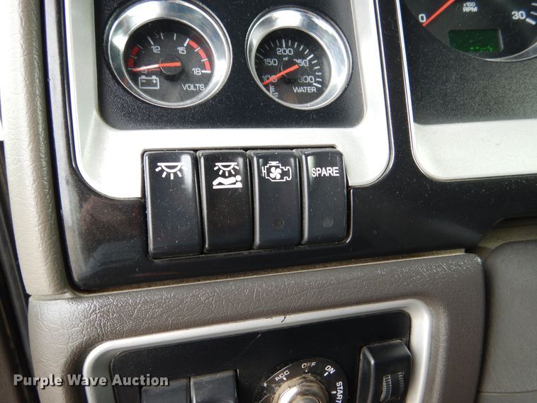 image for item DH7021 2012 Kenworth T800  semi truck