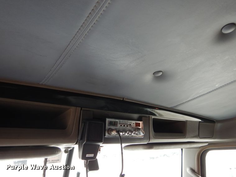 image for item DH7021 2012 Kenworth T800  semi truck