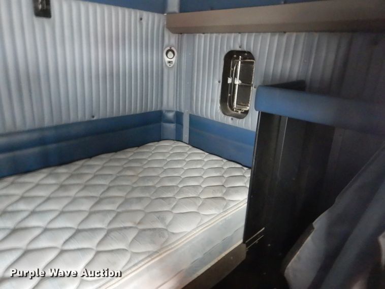 image for item DH7021 2012 Kenworth T800  semi truck