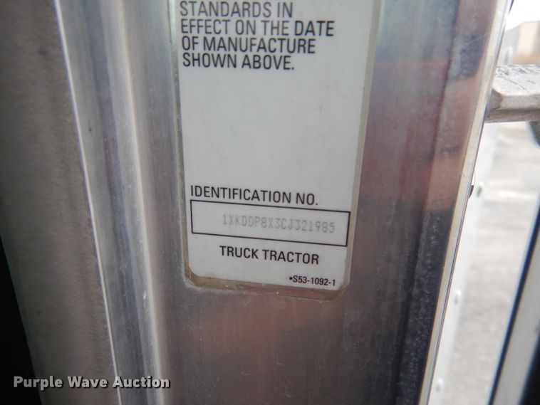 image for item DH7021 2012 Kenworth T800  semi truck