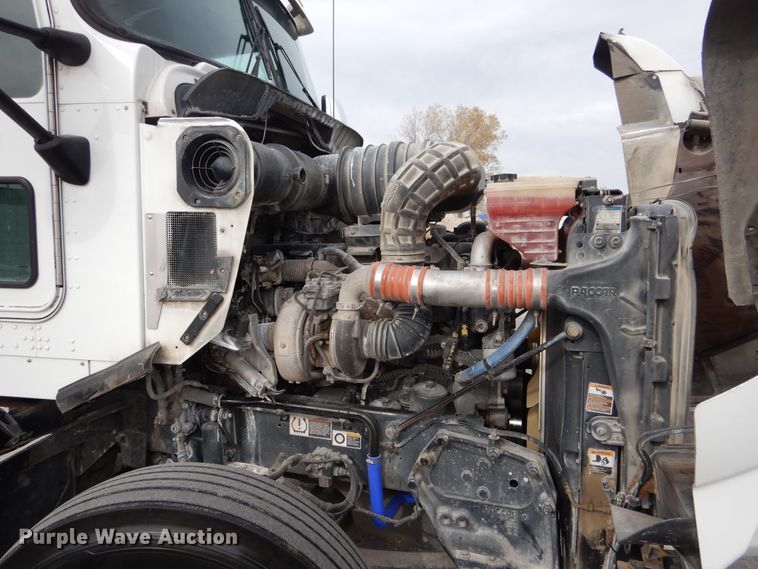 image for item DH7021 2012 Kenworth T800  semi truck