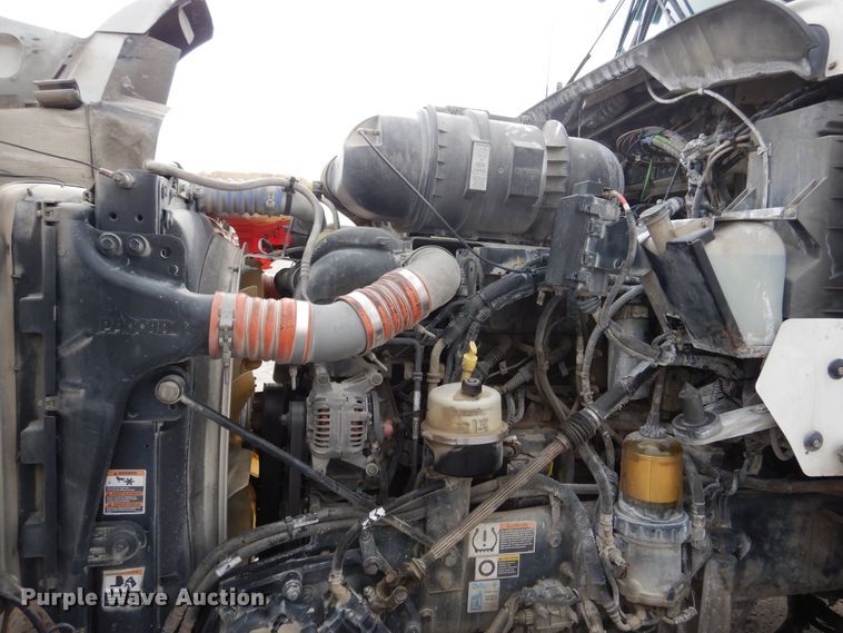 image for item DH7021 2012 Kenworth T800  semi truck