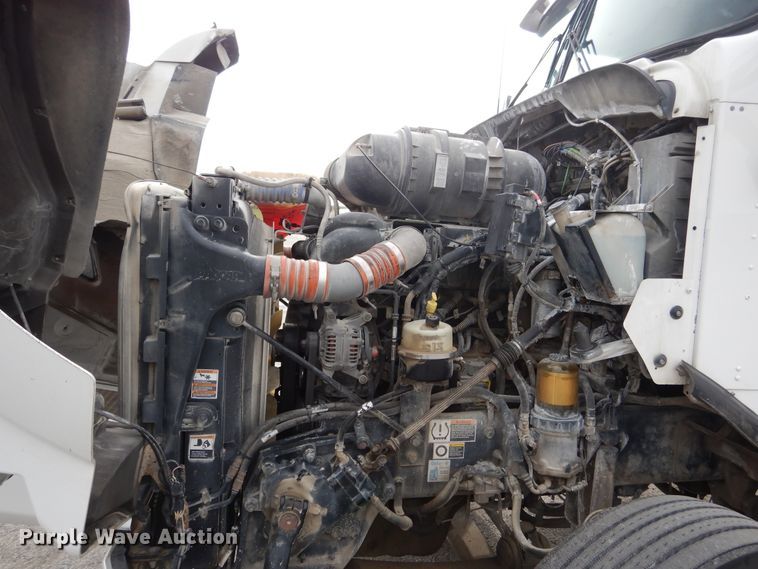 image for item DH7021 2012 Kenworth T800  semi truck