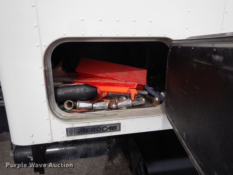 image for item DH7021 2012 Kenworth T800  semi truck