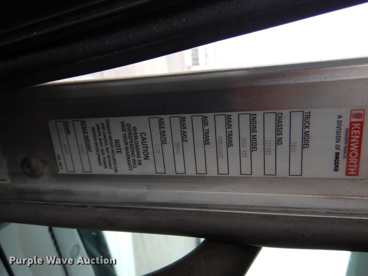 image for item DH7021 2012 Kenworth T800  semi truck