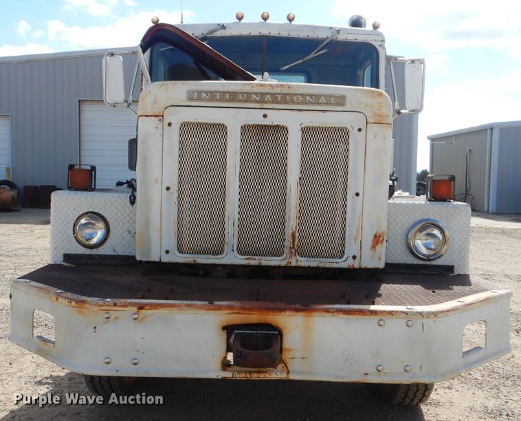 image for item DI0487 1976 International Paystar 5000  truck cab and chassis