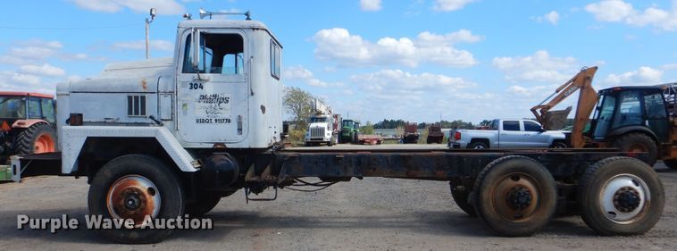 image for item DI0487 1976 International Paystar 5000  truck cab and chassis