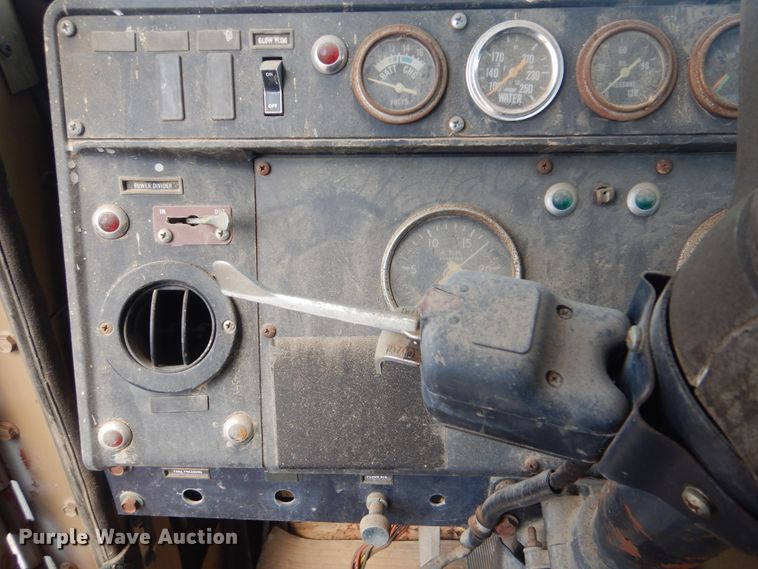 image for item DI0487 1976 International Paystar 5000  truck cab and chassis