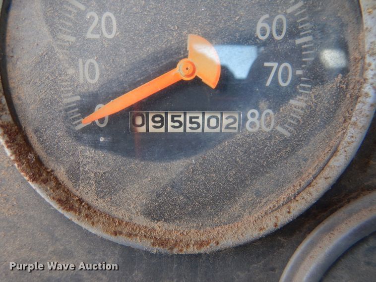 image for item DI0487 1976 International Paystar 5000  truck cab and chassis