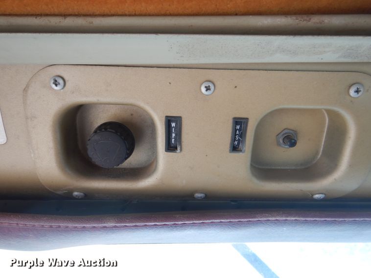 image for item DI0487 1976 International Paystar 5000  truck cab and chassis